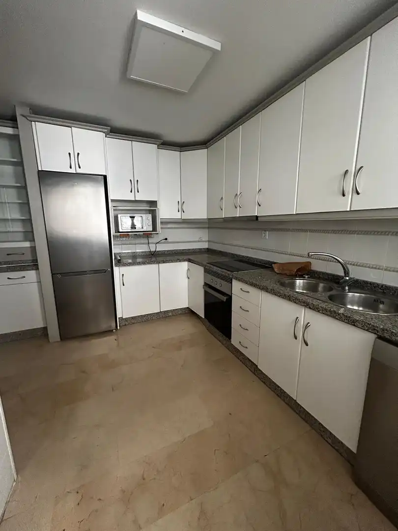 Cocina de Piso de alquiler en Córdoba con Aire acondicionado, Jardín privado y Piscina comunitaria