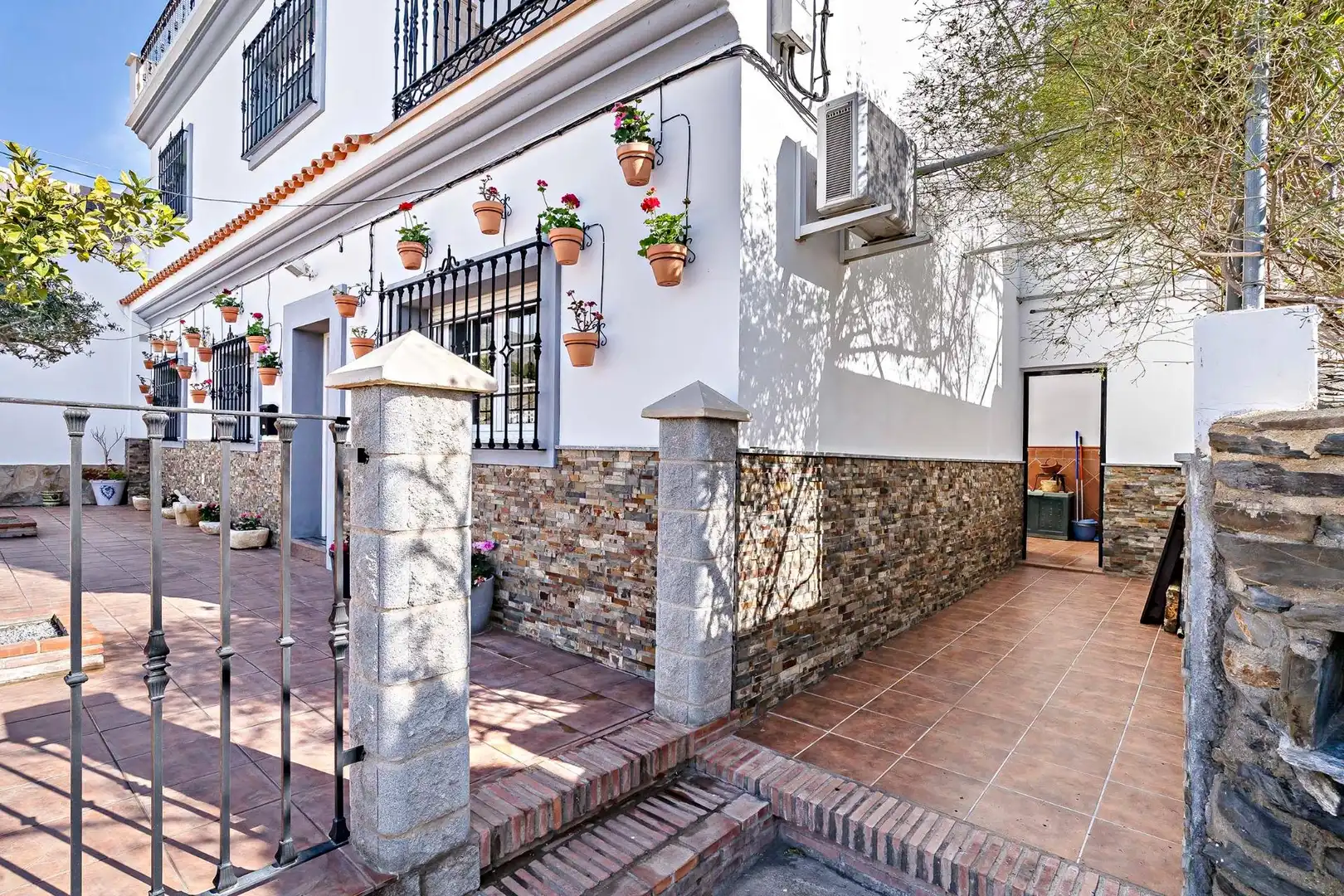 Vista exterior de Àtic en venda en Velefique amb Aire condicionat, Calefacció i Jardí privat