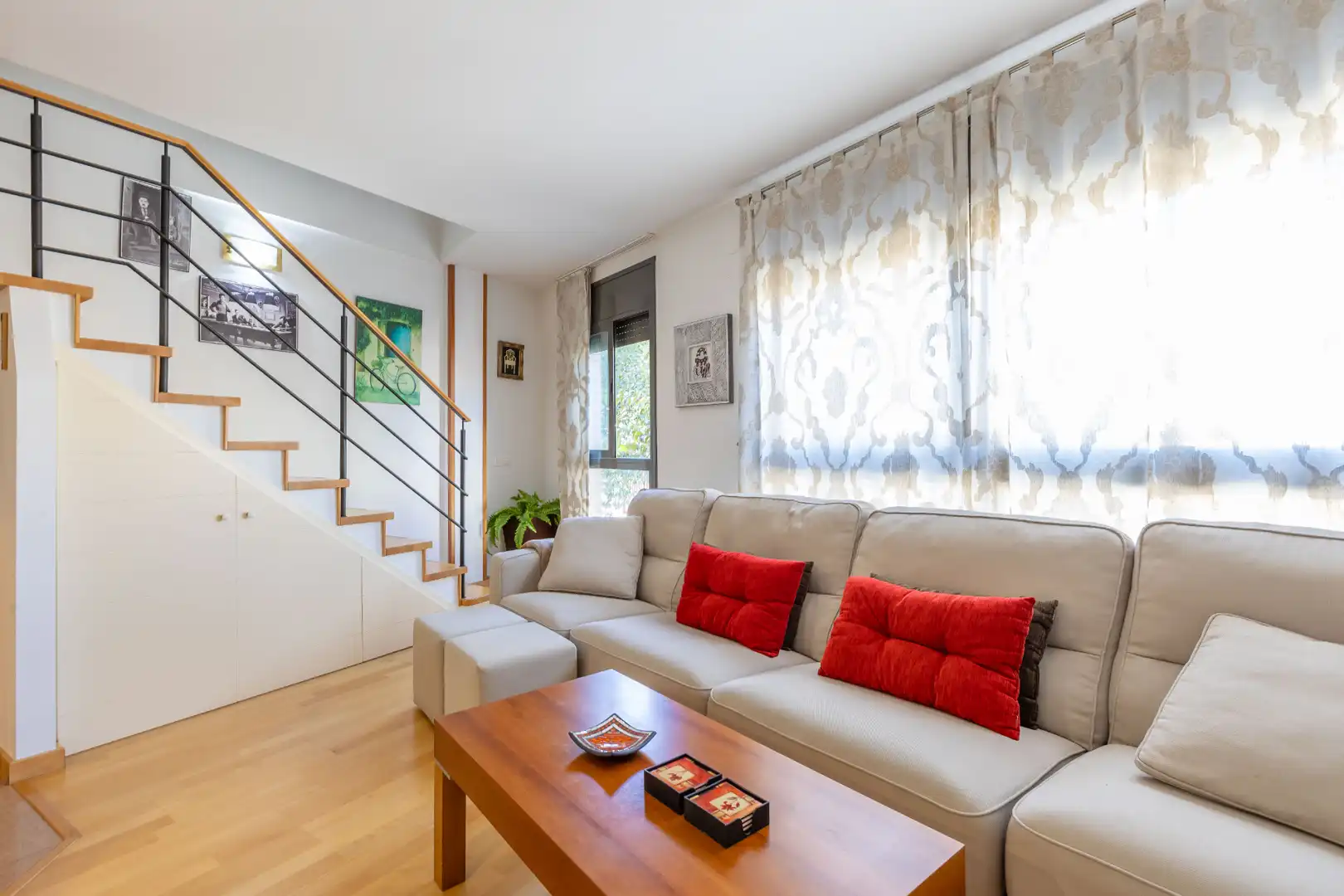 Sala de estar de Dúplex en venta en Gelida con Aire acondicionado, Calefacción y Parquet