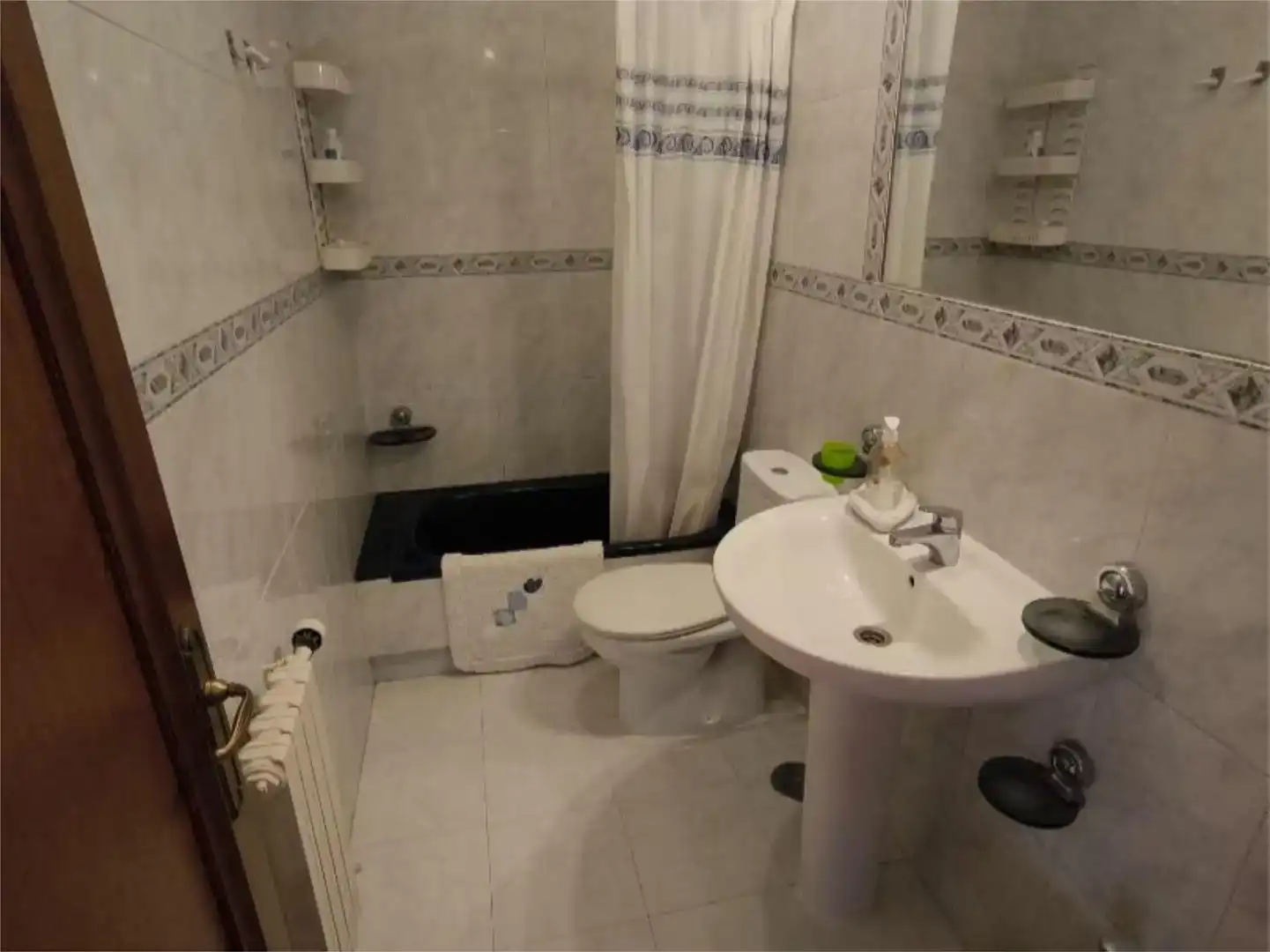 Baño de Casa adosada en venta en Vigo  con Parquet, Trastero y Amueblado