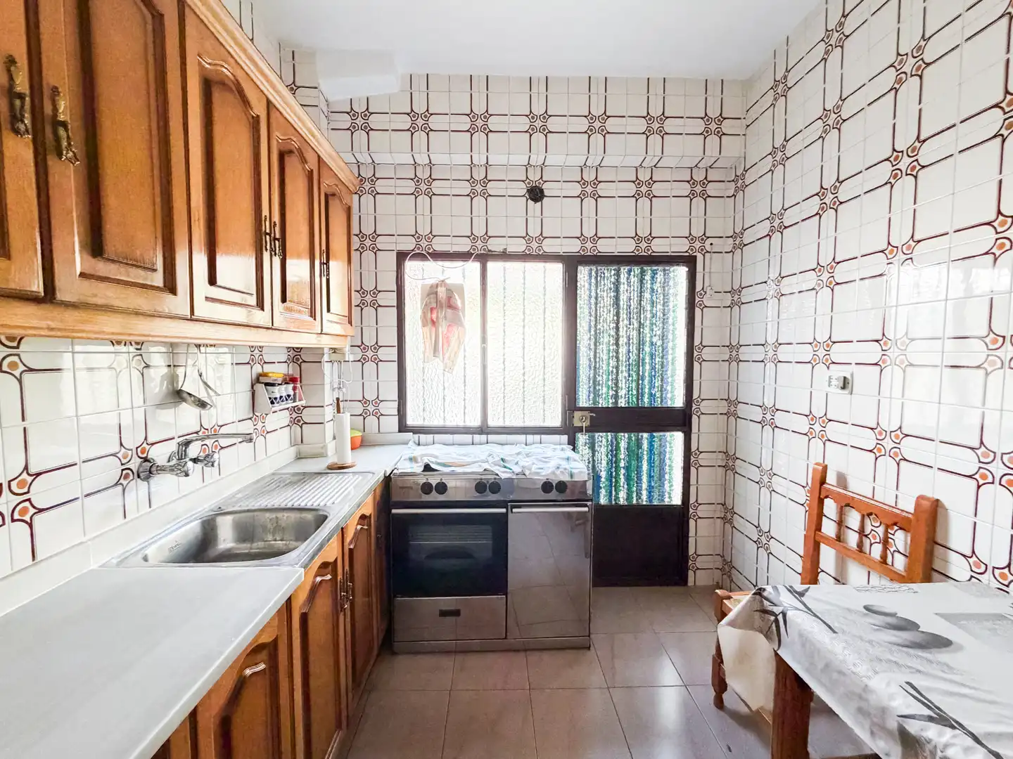 Cuina de Casa o xalet en venda en Baza amb Calefacció, Moblat i Forn