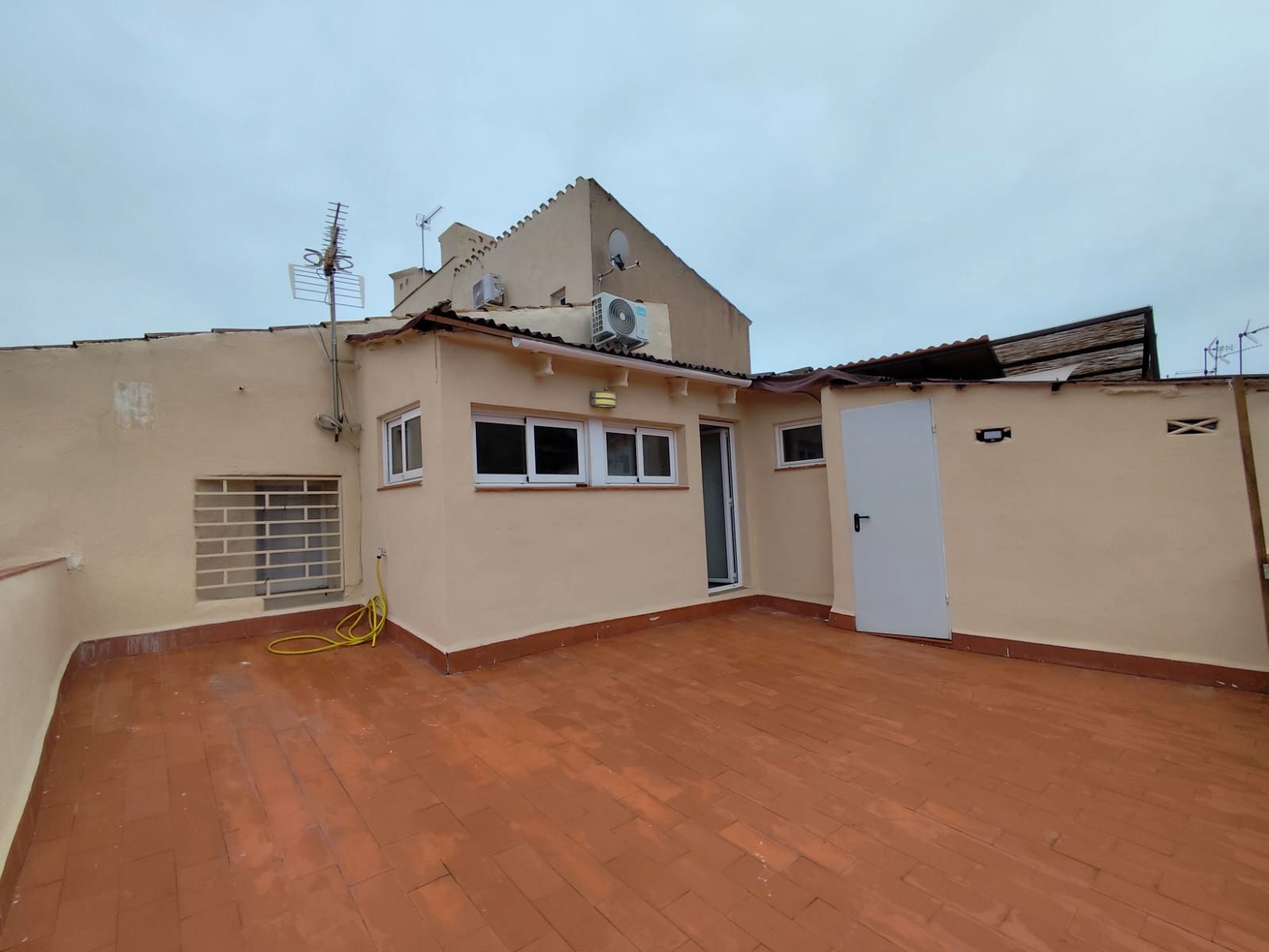 Exterior view of Attic to rent in  Barcelona Capital  with Air Conditioner, Heating and Parquet flooring