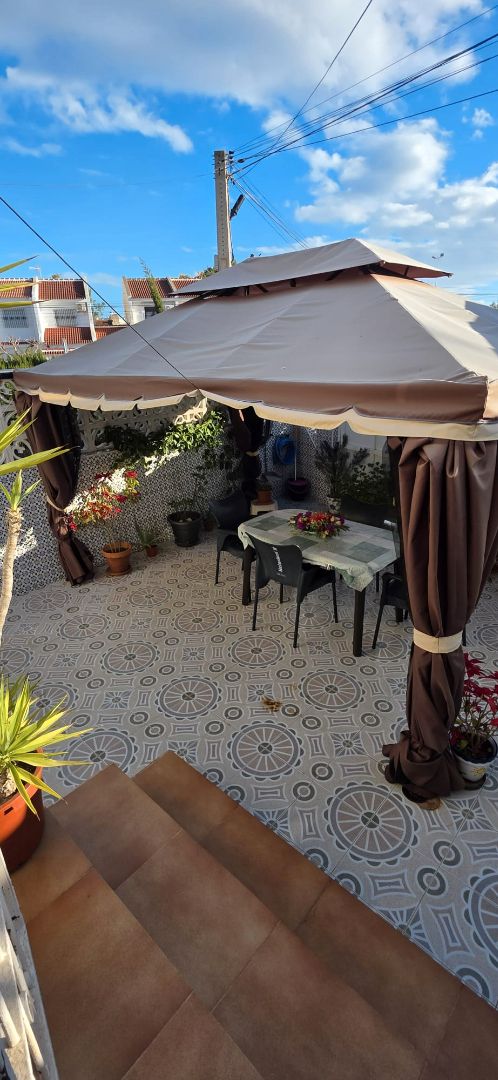 Terrassa de Casa adosada en venda en Torrevieja amb Moblat