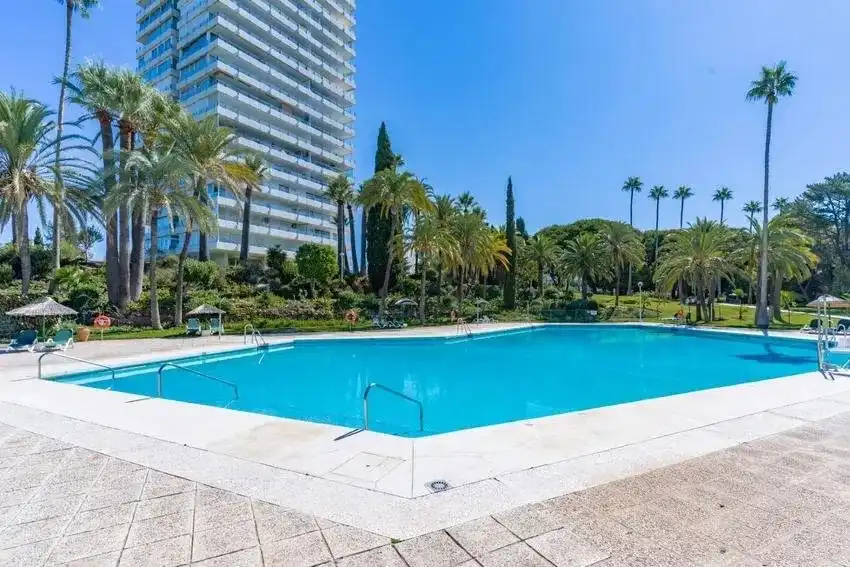 Piscina de Piso en venta en Marbella con Aire acondicionado, Calefacción y Jardín privado