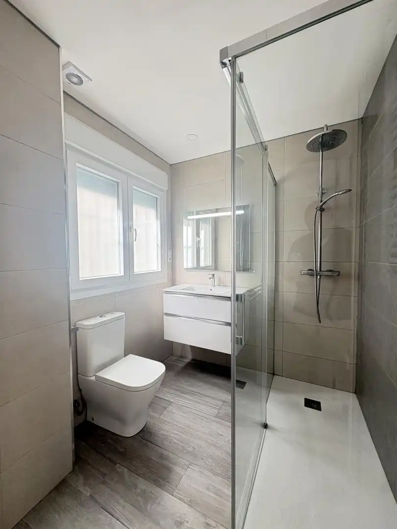 Baño de Planta baja de alquiler en Madrid con Calefacción