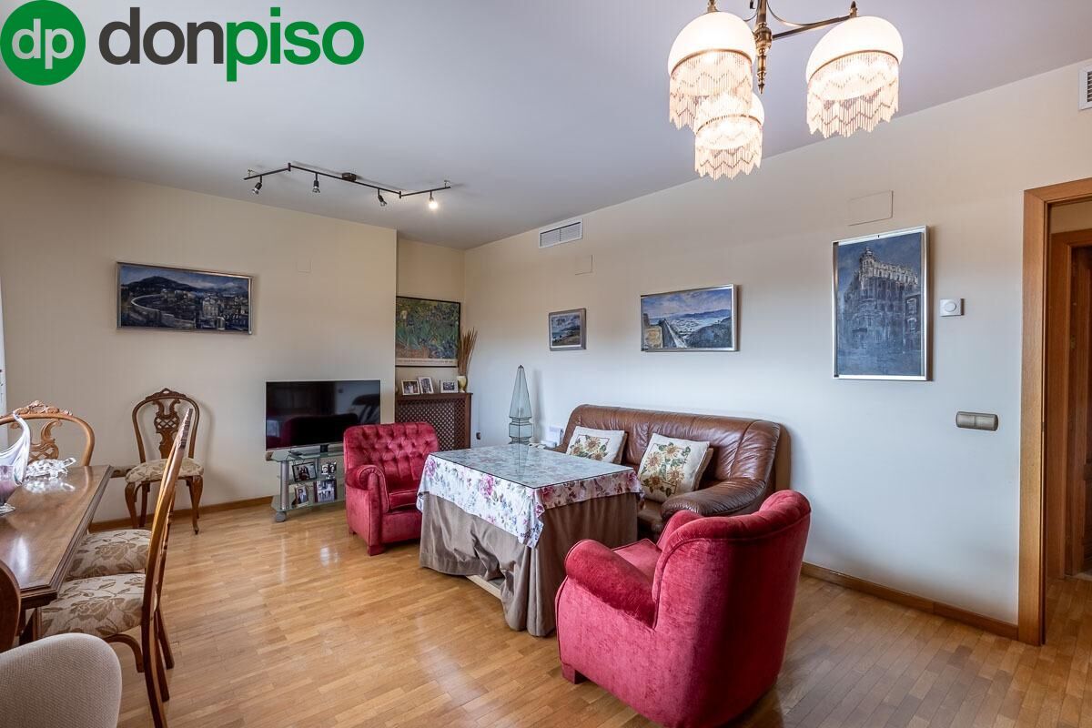 Living room of Flat for sale in  Granada Capital