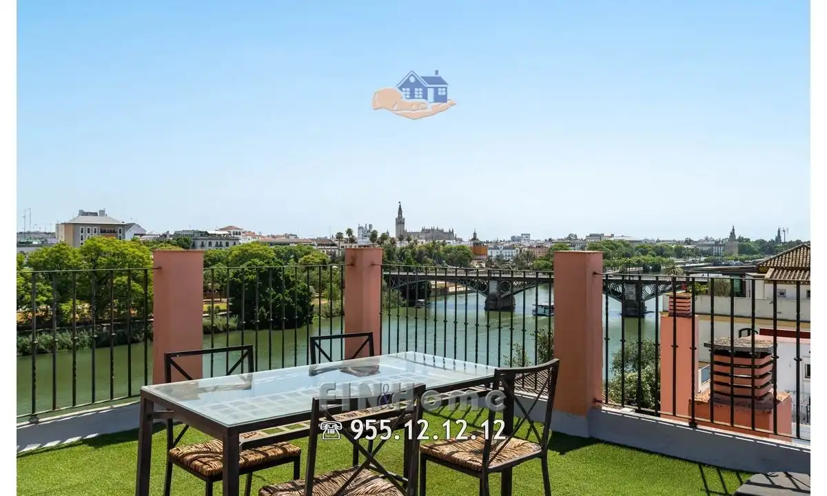 Terraza de Ático de alquiler en Sevilla con Aire acondicionado, Calefacción y Jardín privado