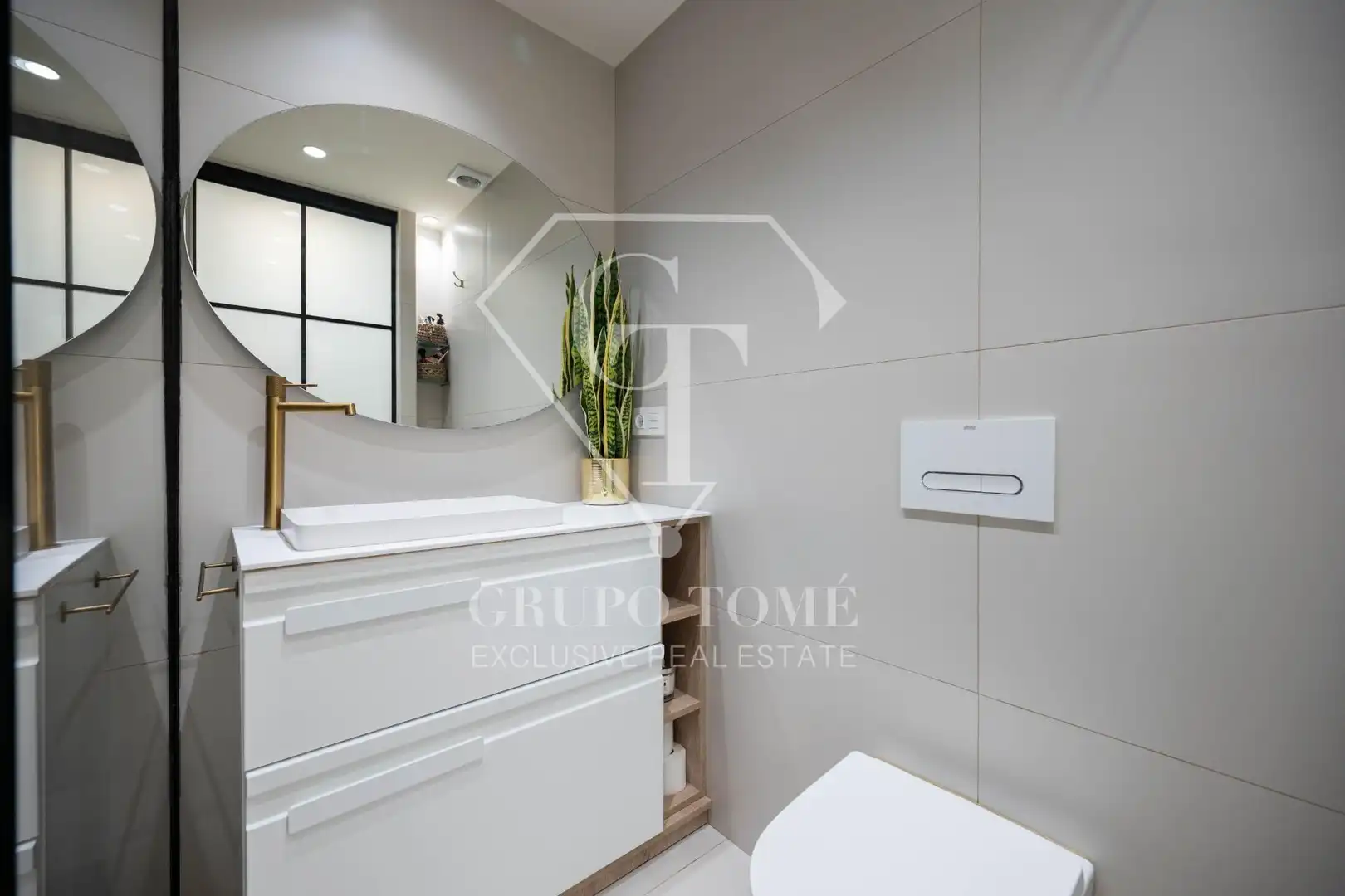 Baño de Piso en venta en Donostia - San Sebastián  con Calefacción y Balcón