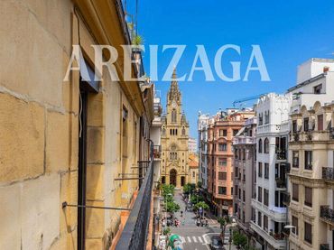 Pis amb balcó en venda a Calle Padre Larroca 1