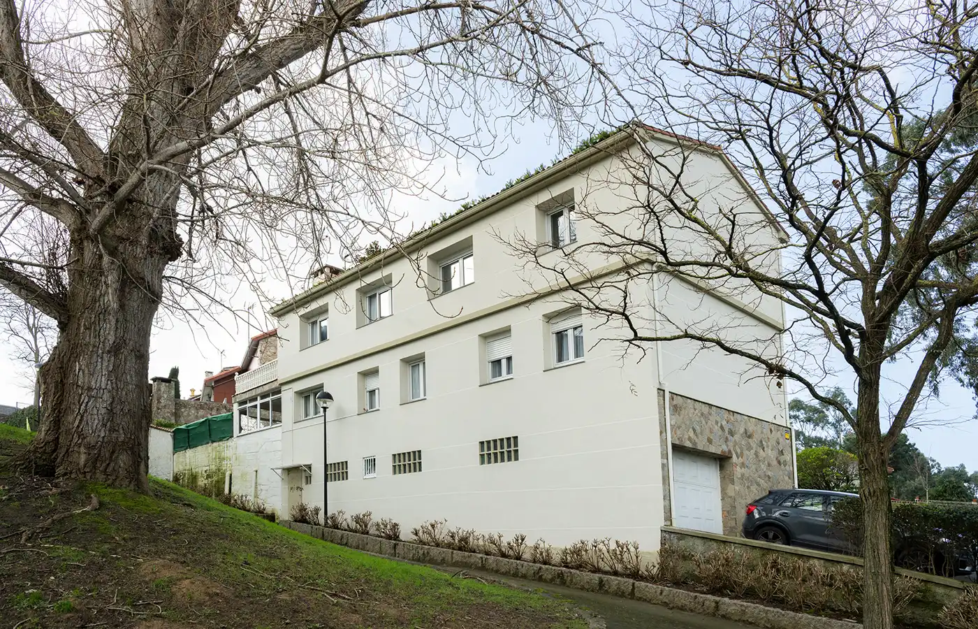 Vista exterior de Casa o xalet en venda en Oleiros amb Calefacció, Jardí privat i Parquet