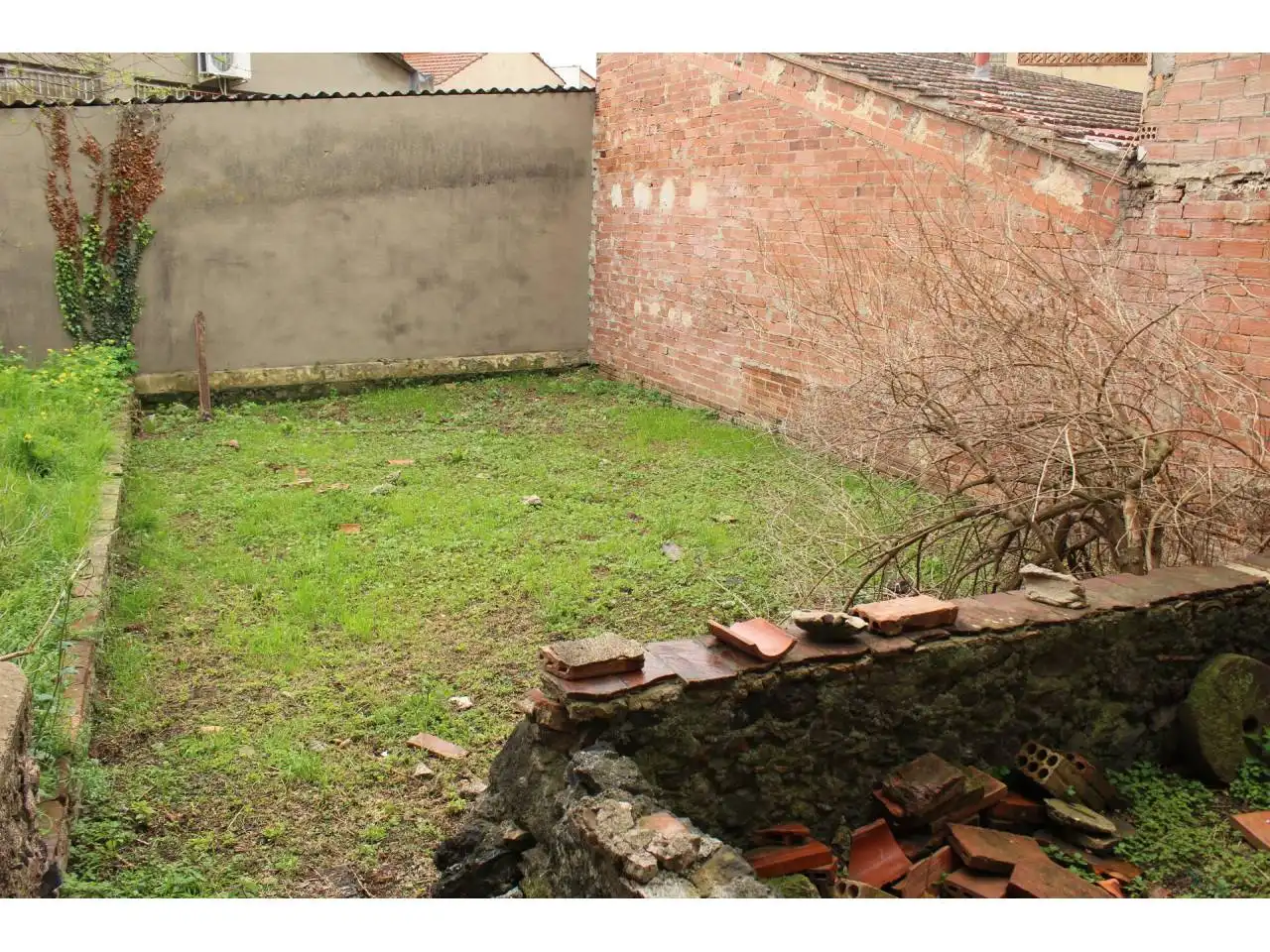 Garden of Houses for sale in Olot