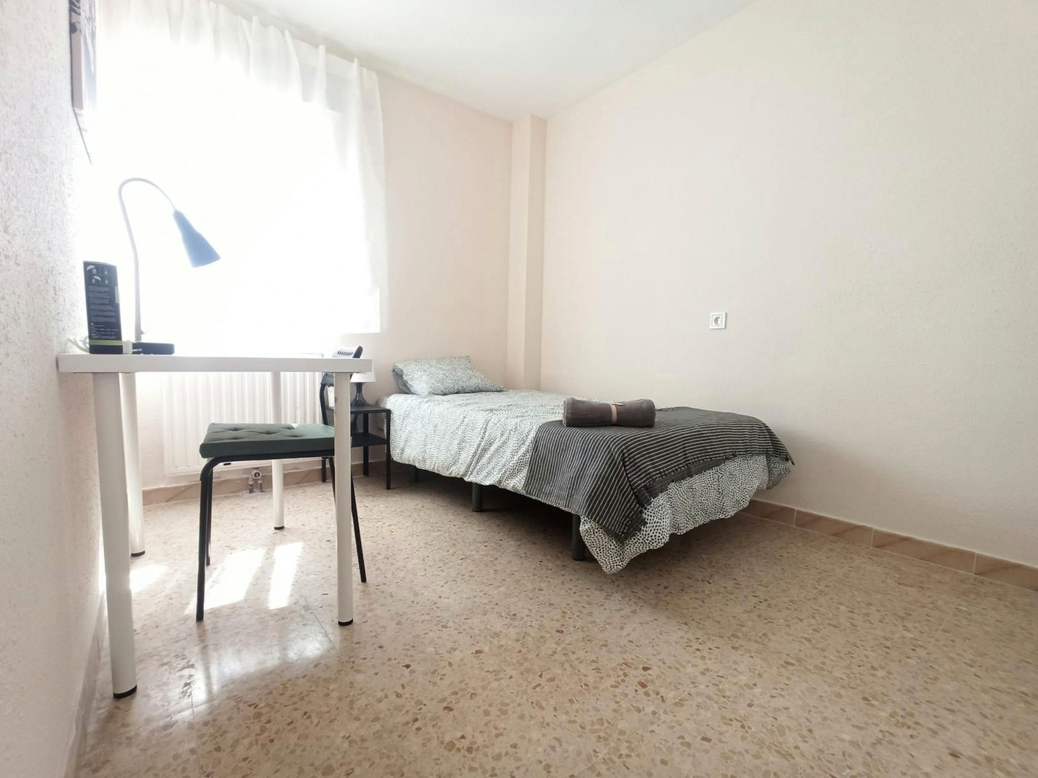 Bedroom of Flat to share in  Madrid Capital  with Heating, Furnished and Washing machine