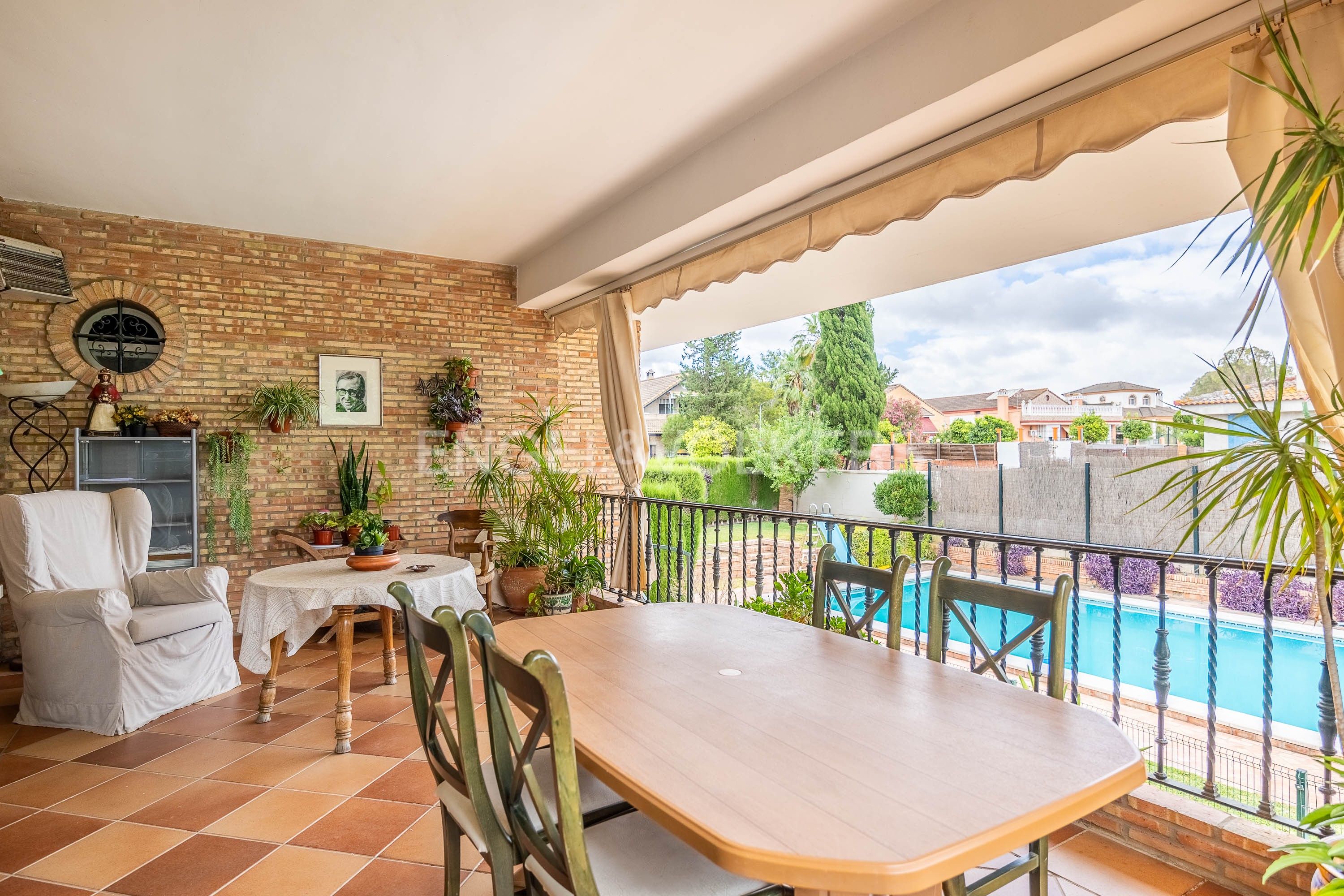 Terrace of House or chalet for sale in Montequinto  with Air Conditioner, Heating and Private garden