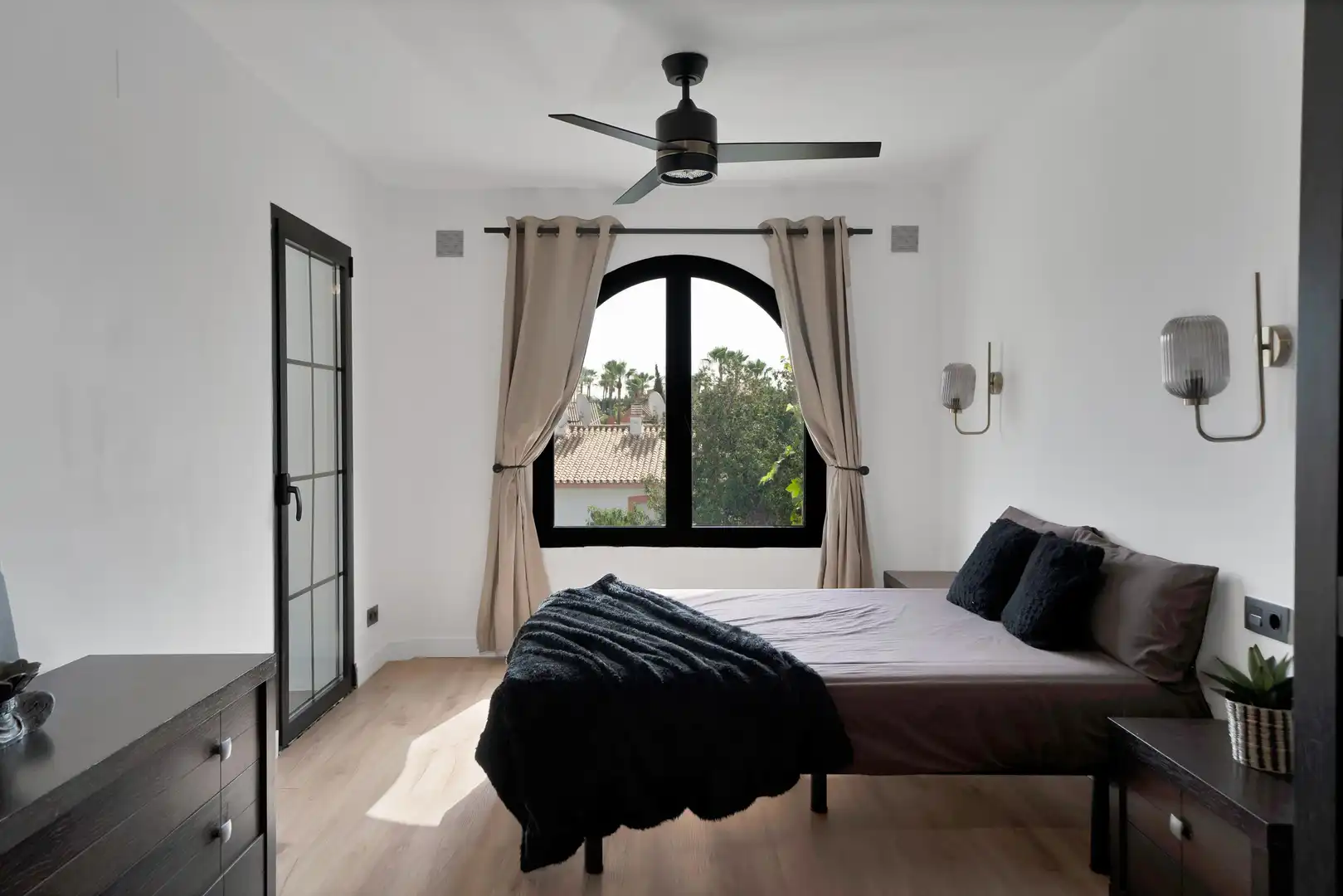 Bedroom of Detached homes for sale in Estepona  with Air Conditioner, Heating and Private garden