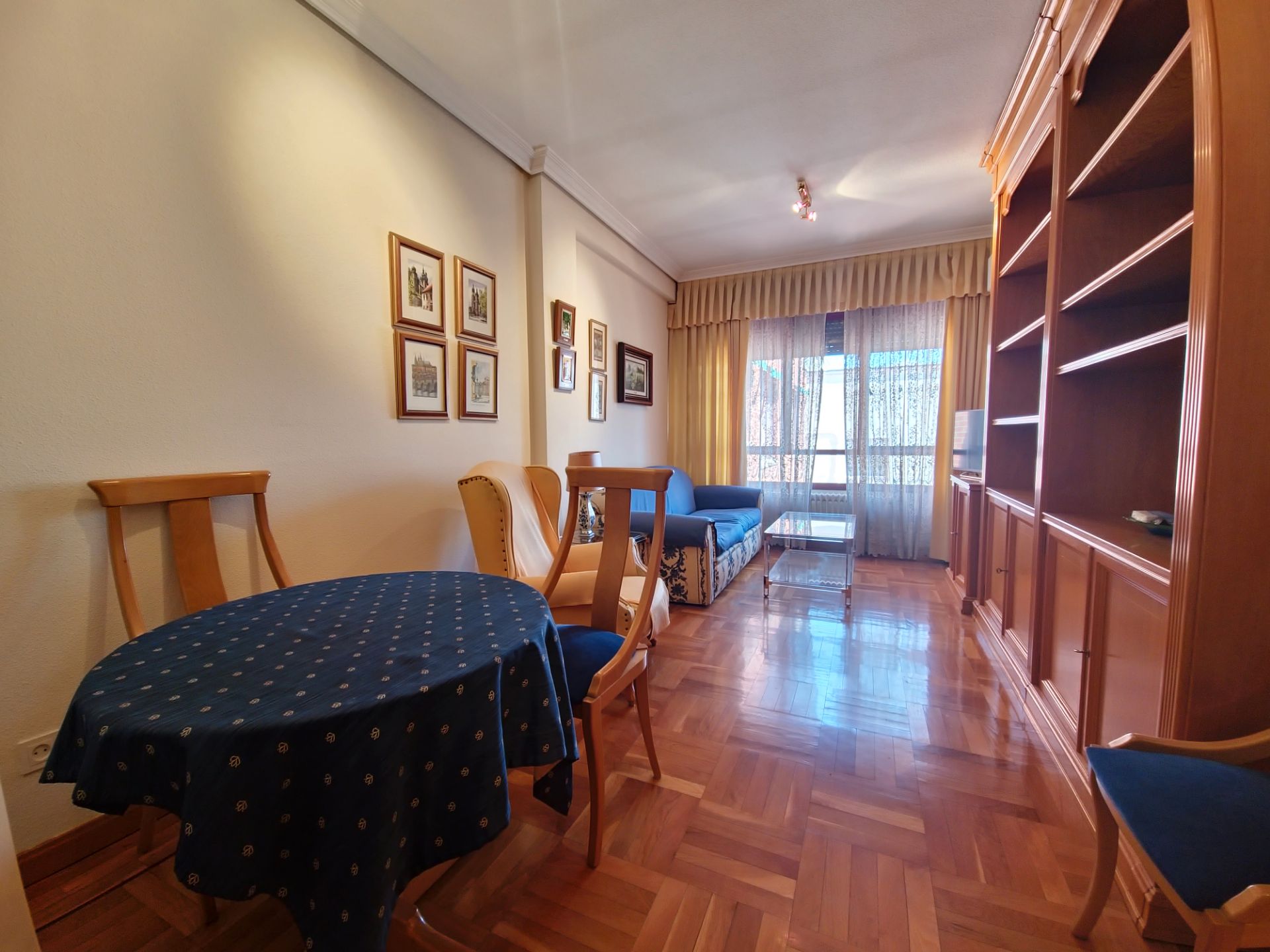 Sala d'estar de Apartament de lloguer en  Madrid Capital amb Aire condicionat, Calefacció i Parquet