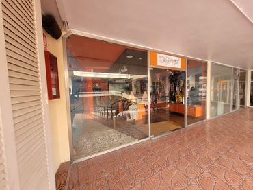 Locale commerciale in vendita a El Pedró