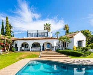 Jardí de Casa o xalet en venda en Marbella amb Aire condicionat, Terrassa i Piscina