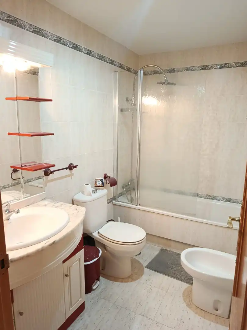 Badezimmer von Wohnung zur Miete in Arroyomolinos (Madrid) mit Heizung, Parkett und Abstellraum