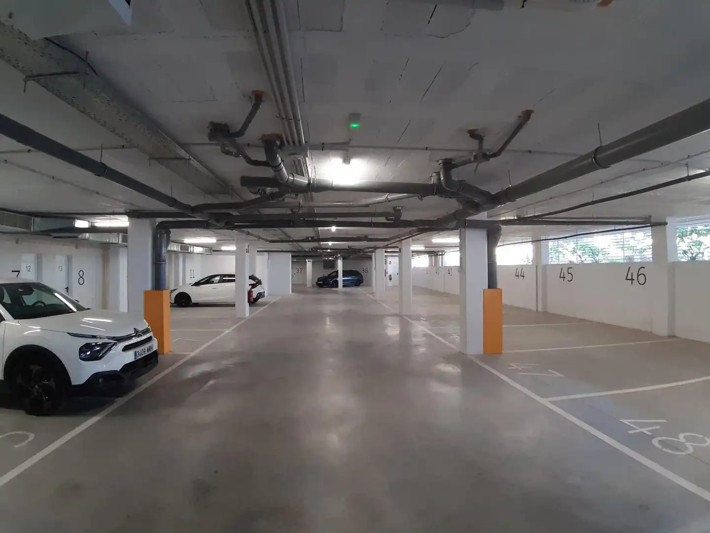 Parking de Ático de alquiler en Fuengirola con Terraza, Trastero y Jacuzzi