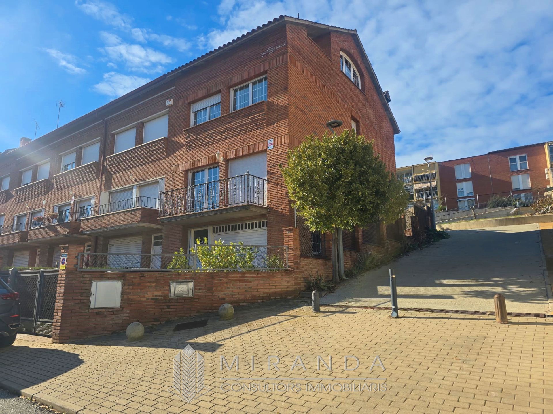 Exterior view of Single-family semi-detached for sale in Canovelles  with Air Conditioner, Heating and Terrace