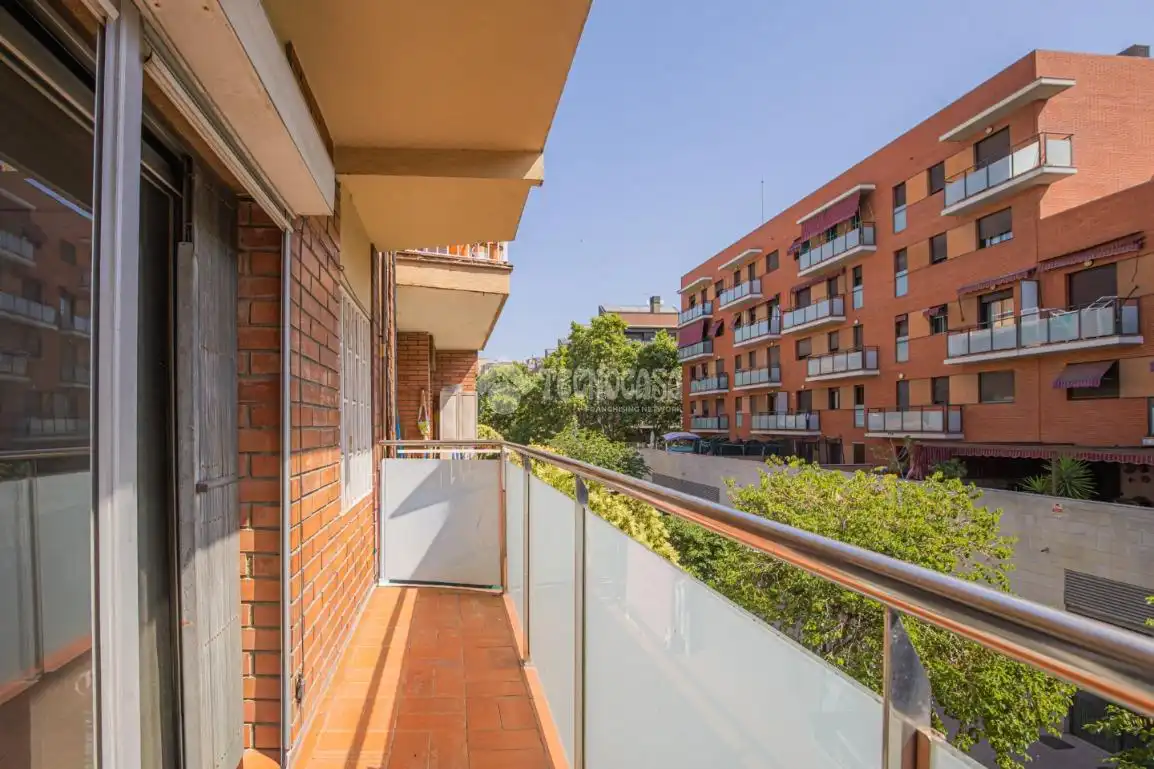 Vista exterior de Piso en venta en Barcelona con Aire acondicionado, Parquet y Balcón
