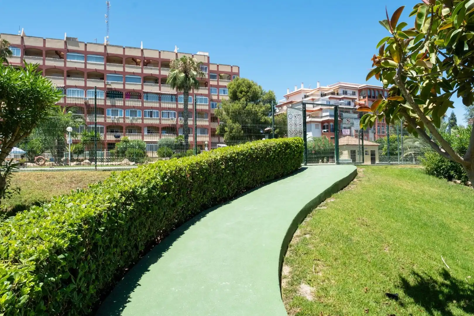 Vista exterior de Apartamento en venta en Torrevieja con Jardín privado, Amueblado y Piscina comunitaria