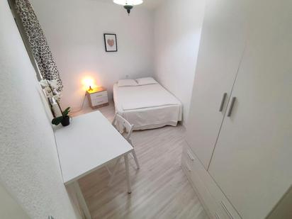 Bedroom of Flat to share in  Madrid Capital  with Heating, Furnished and Washing machine