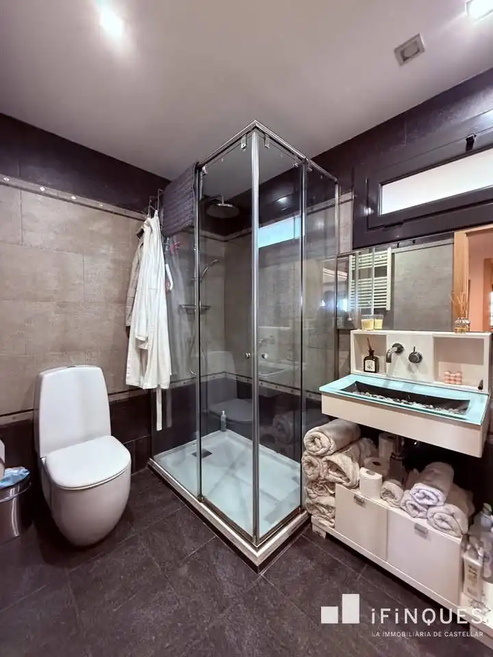 Bathroom of Houses for sale in Castellar del Vallès  with Air Conditioner, Heating and Private garden