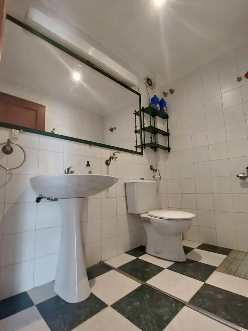 Bathroom of Houses for sale in Sevilla  with Air Conditioner, Terrace and Storage room