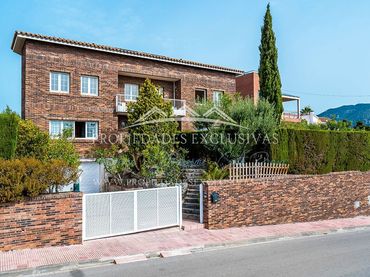 Villa con balcone in vendita a Carrer de Tarragona 2