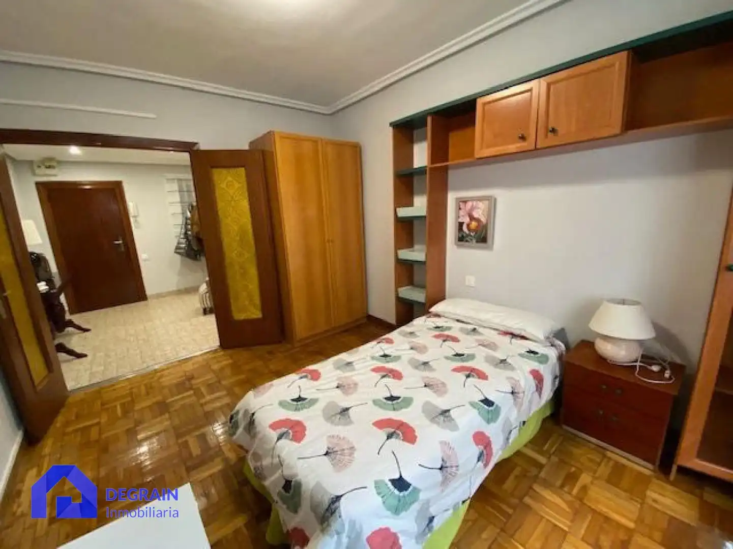 Schlafzimmer von Erdgeschoss zur Miete in Oviedo  mit Abstellraum und Möbliert