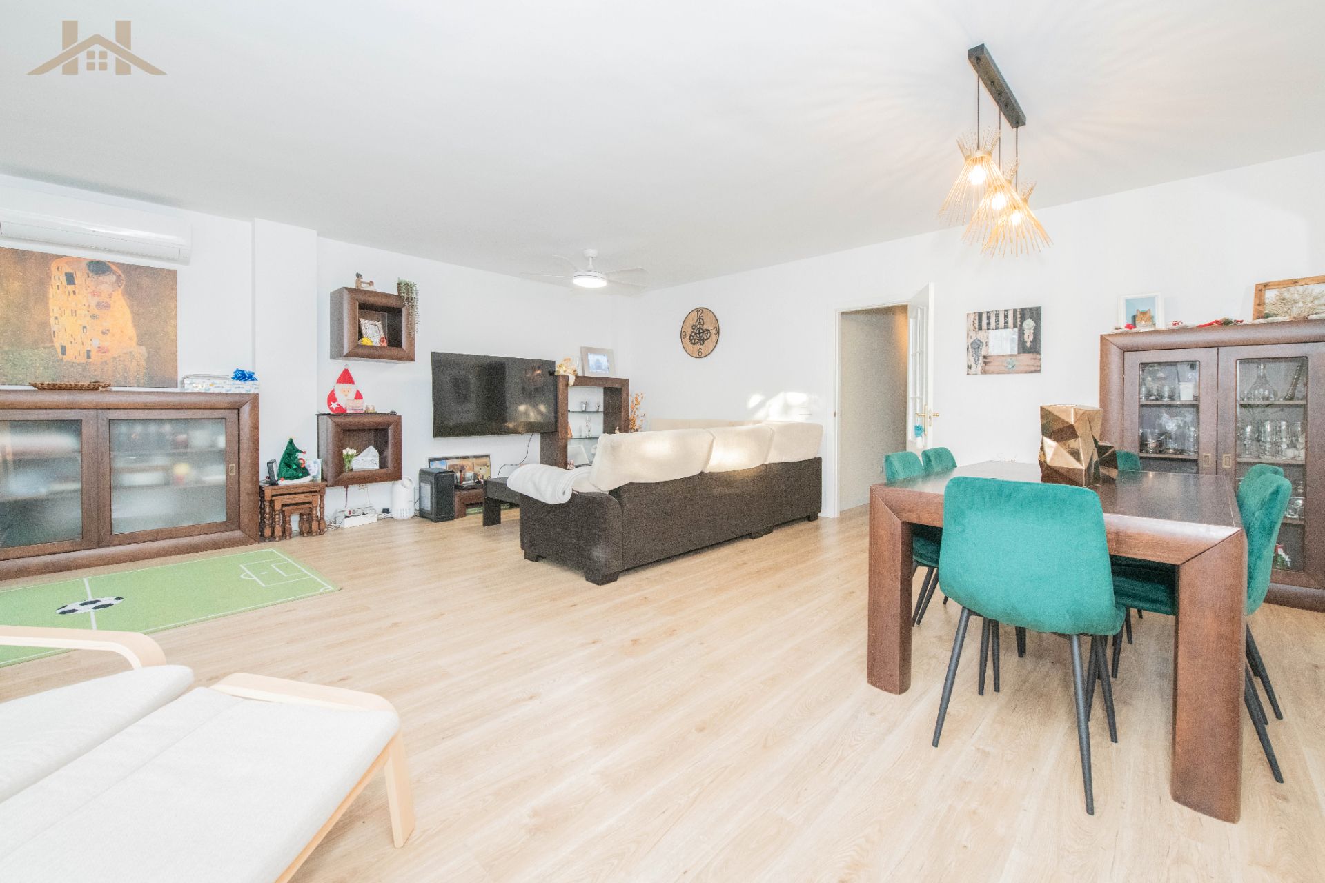 Sala d'estar de Casa adosada en venda en Villanueva del Pardillo amb Aire condicionat, Calefacció i Parquet