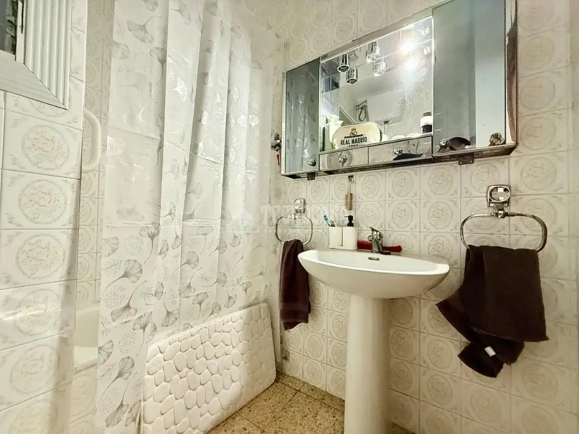 Baño de Piso en venta en Santa Coloma de Gramenet con Balcón