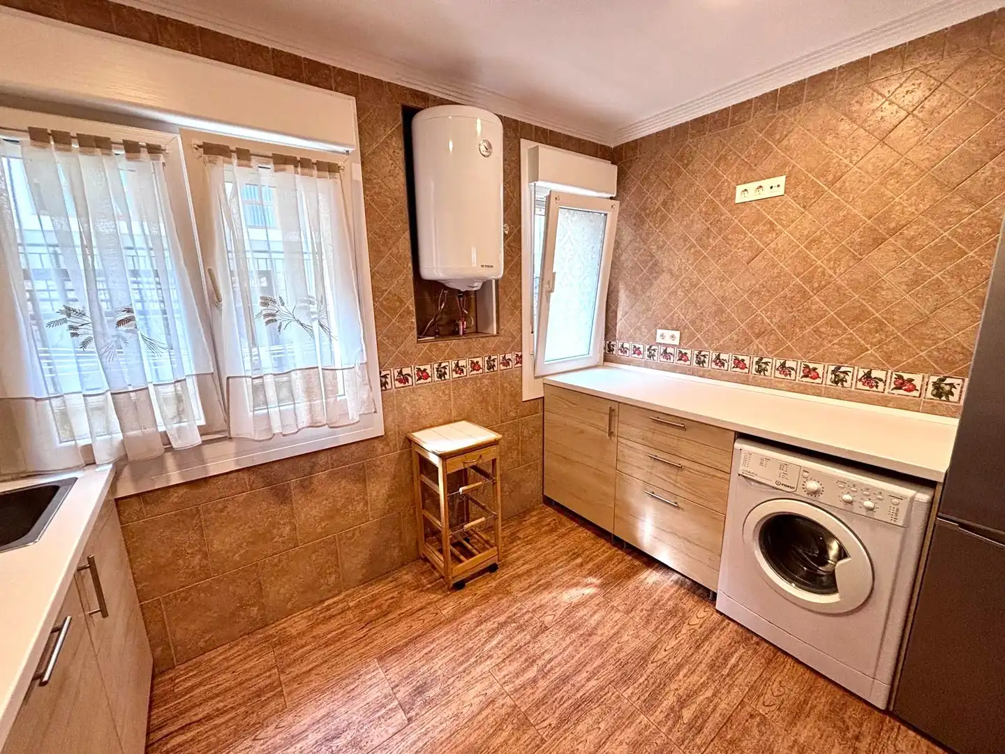 Kitchen of Flat for rent in Gijón   with Heating, Washing machine and Microwave