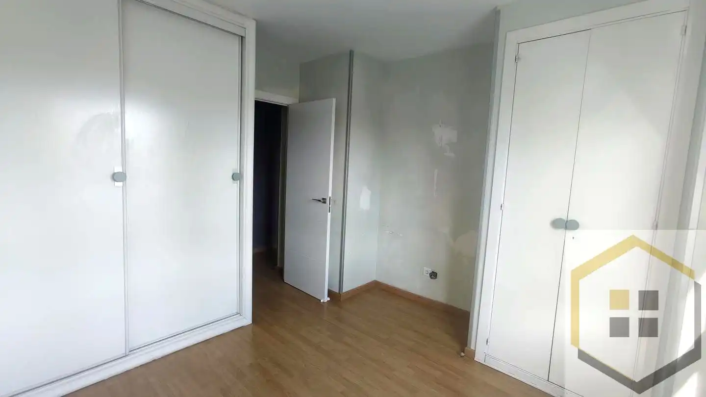 Bedroom of Flat for sale in Madrid  with Heating, Internet and Community pool