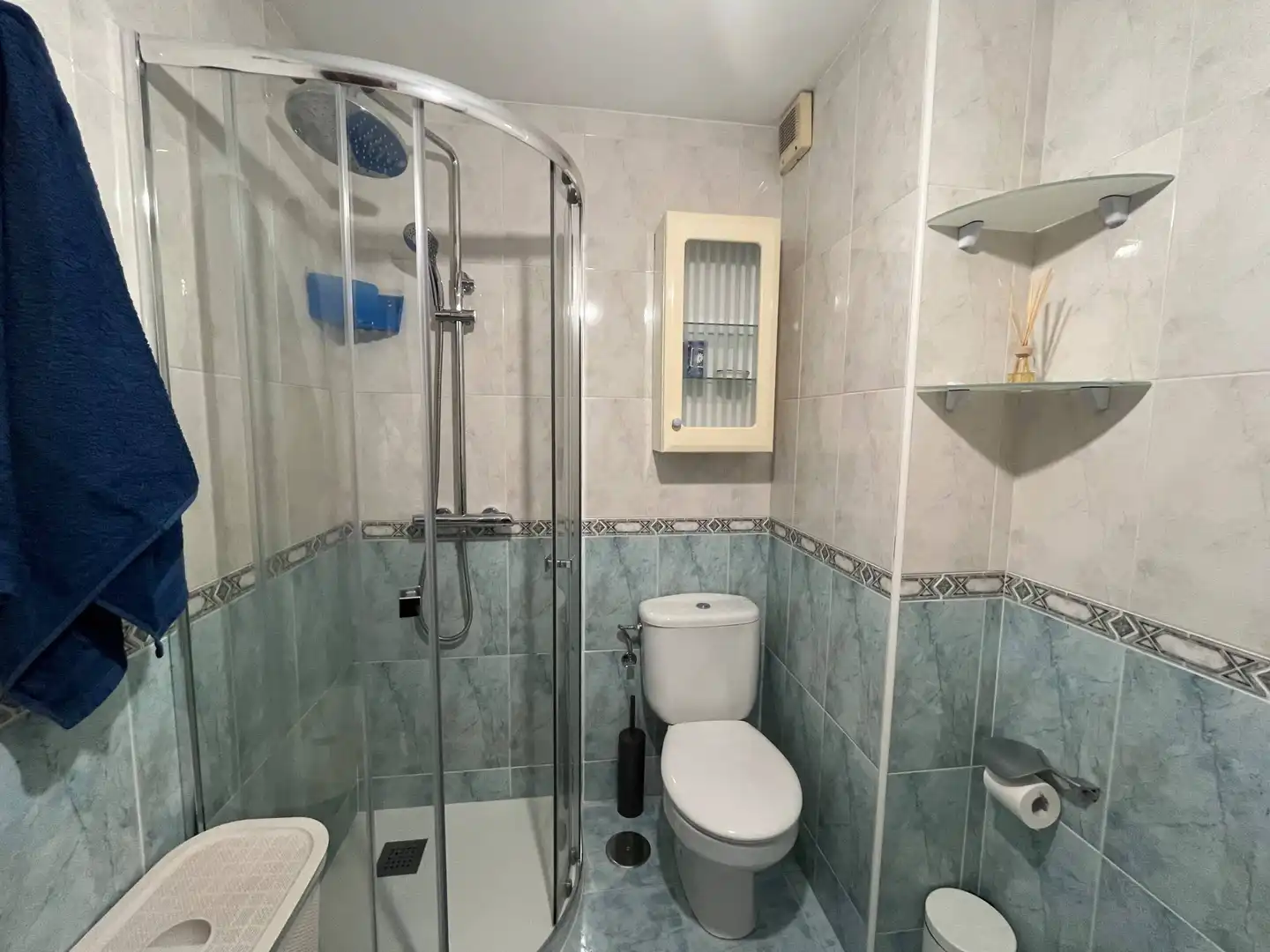 Badezimmer von Wohnung zur Miete in Santiago de Compostela  mit Heizung und Möbliert