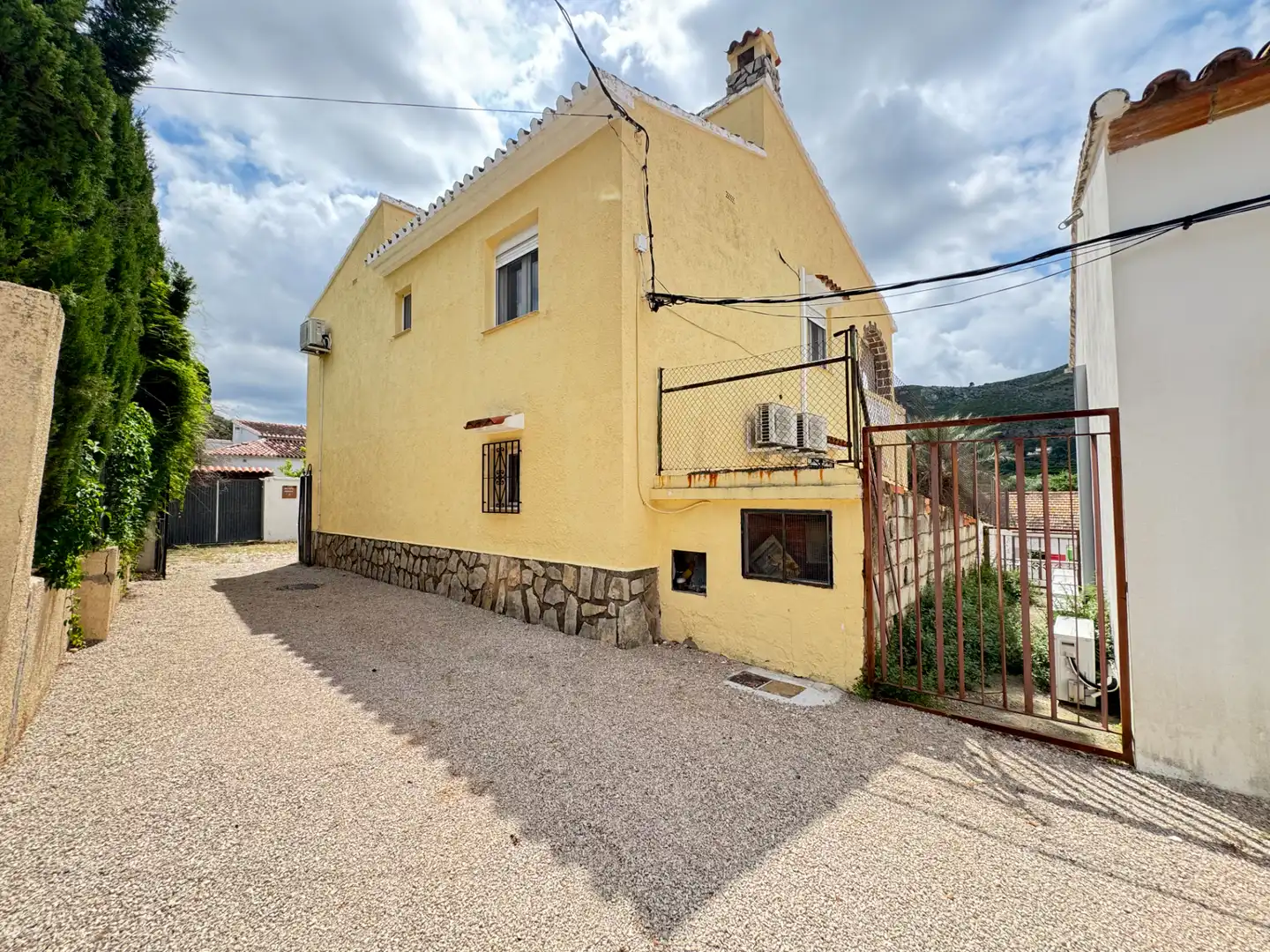 Außenansicht von Haus oder Chalet zum Verkauf in L'Atzúbia mit Klimaanlage, Heizung und Privatgarten
