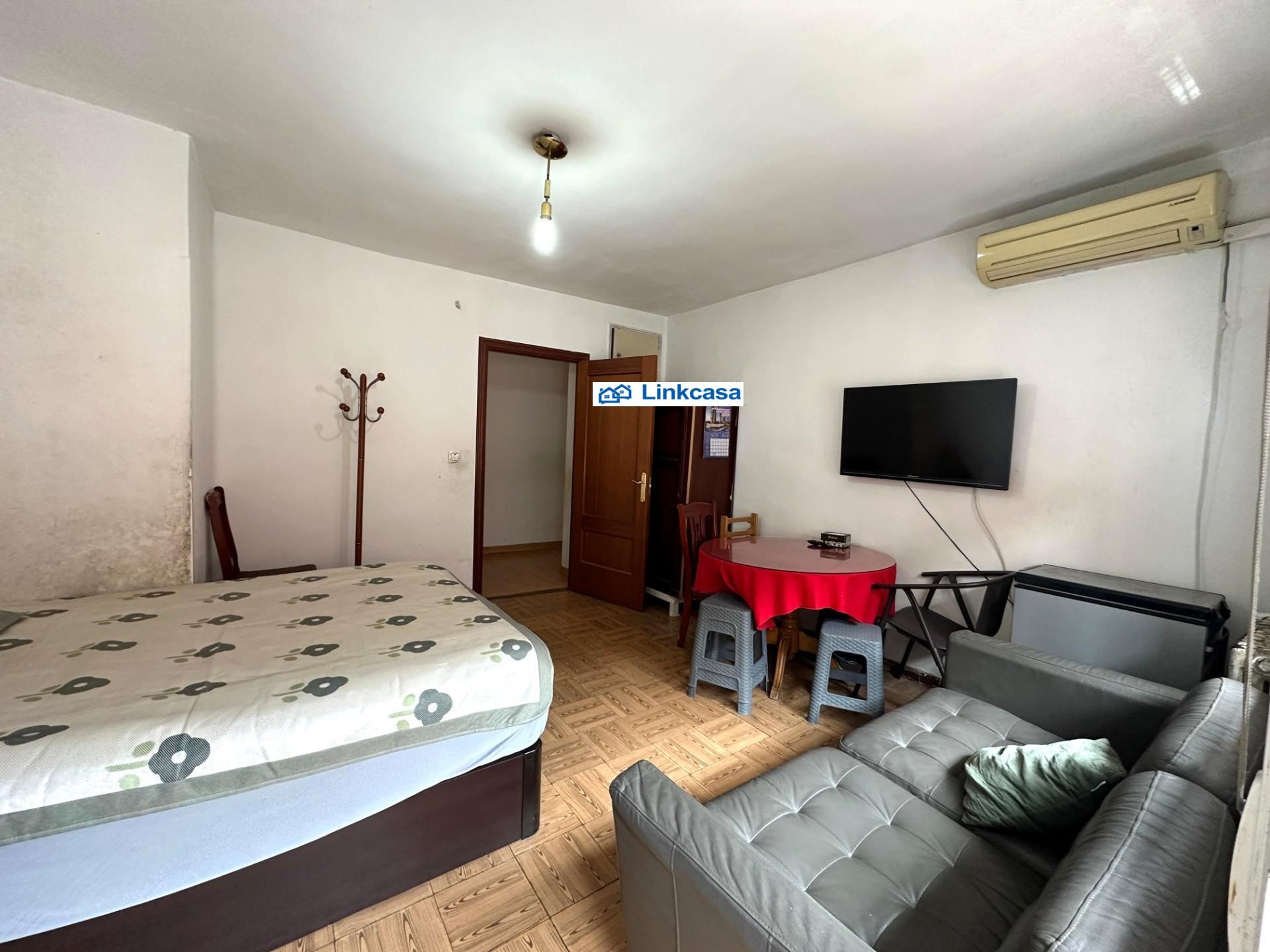 Bedroom of Flat for sale in  Madrid Capital  with Air Conditioner, Heating and Terrace