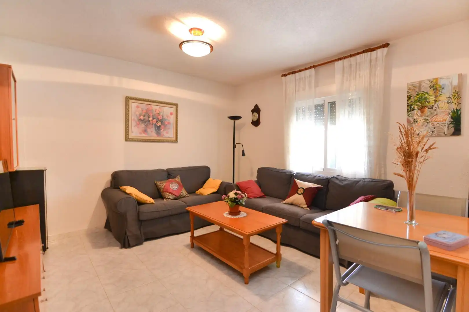 Sala d'estar de Casa o xalet en venda en Casarrubios del Monte amb Calefacció, Jardí privat i Terrassa