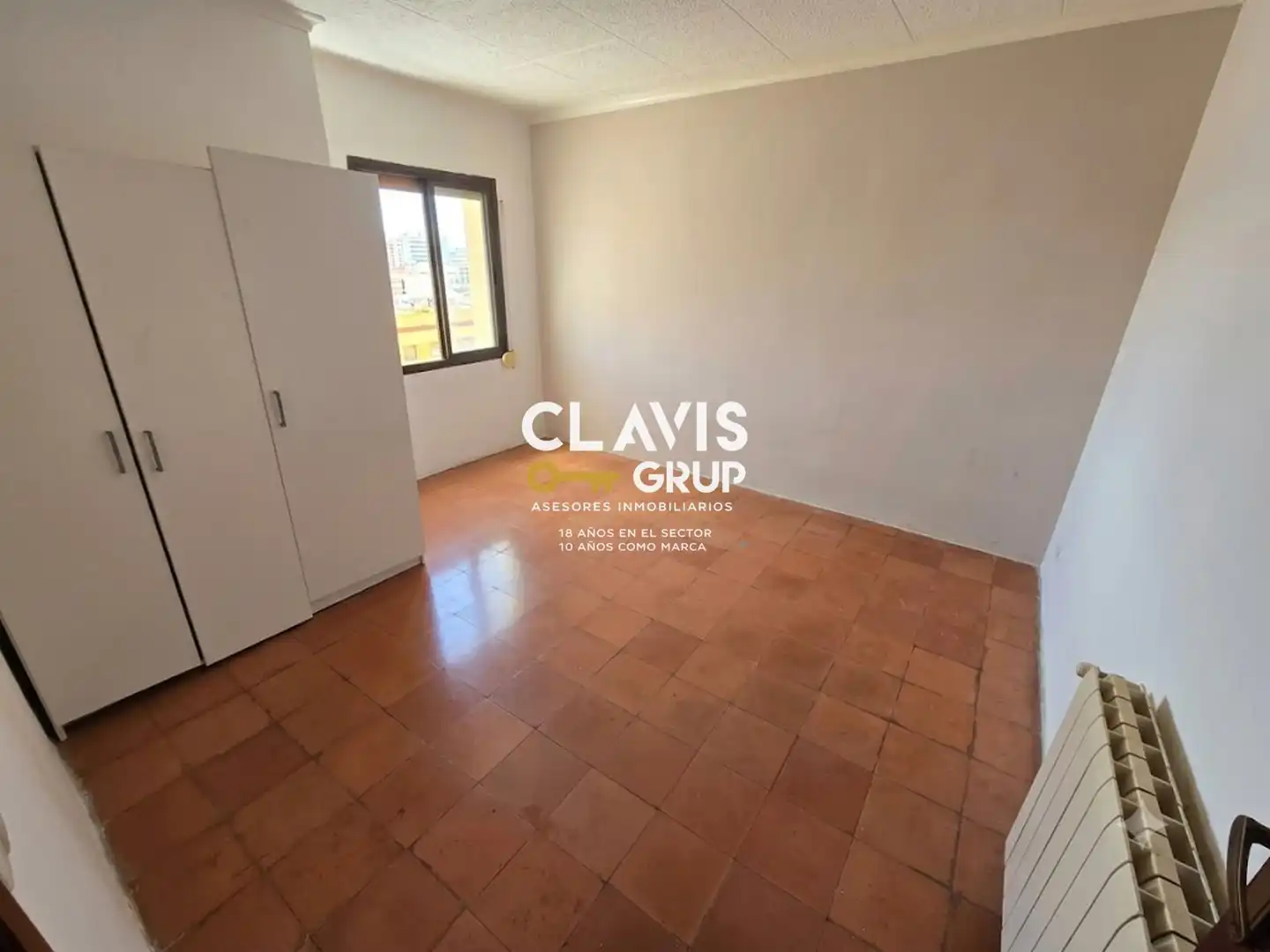 Flat for sale in Barcelona  with Heating, Terrace and Alarm