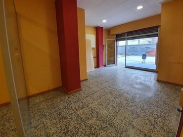 Locale commerciale in vendita a Carrer de Lusitània