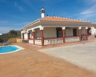 Vista exterior de Casa o xalet en venda en Álora amb Aire condicionat, Jardí privat i Terrassa
