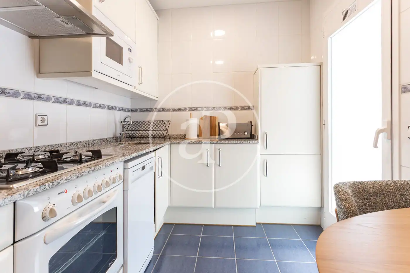 Küche von Wohnung zur Miete in Barcelona mit Klimaanlage, Heizung und Möbliert