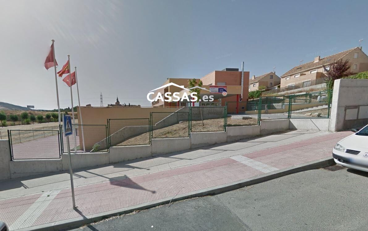Vista exterior de Casa o xalet en venda en Loeches amb Aire condicionat, Calefacció i Jardí privat