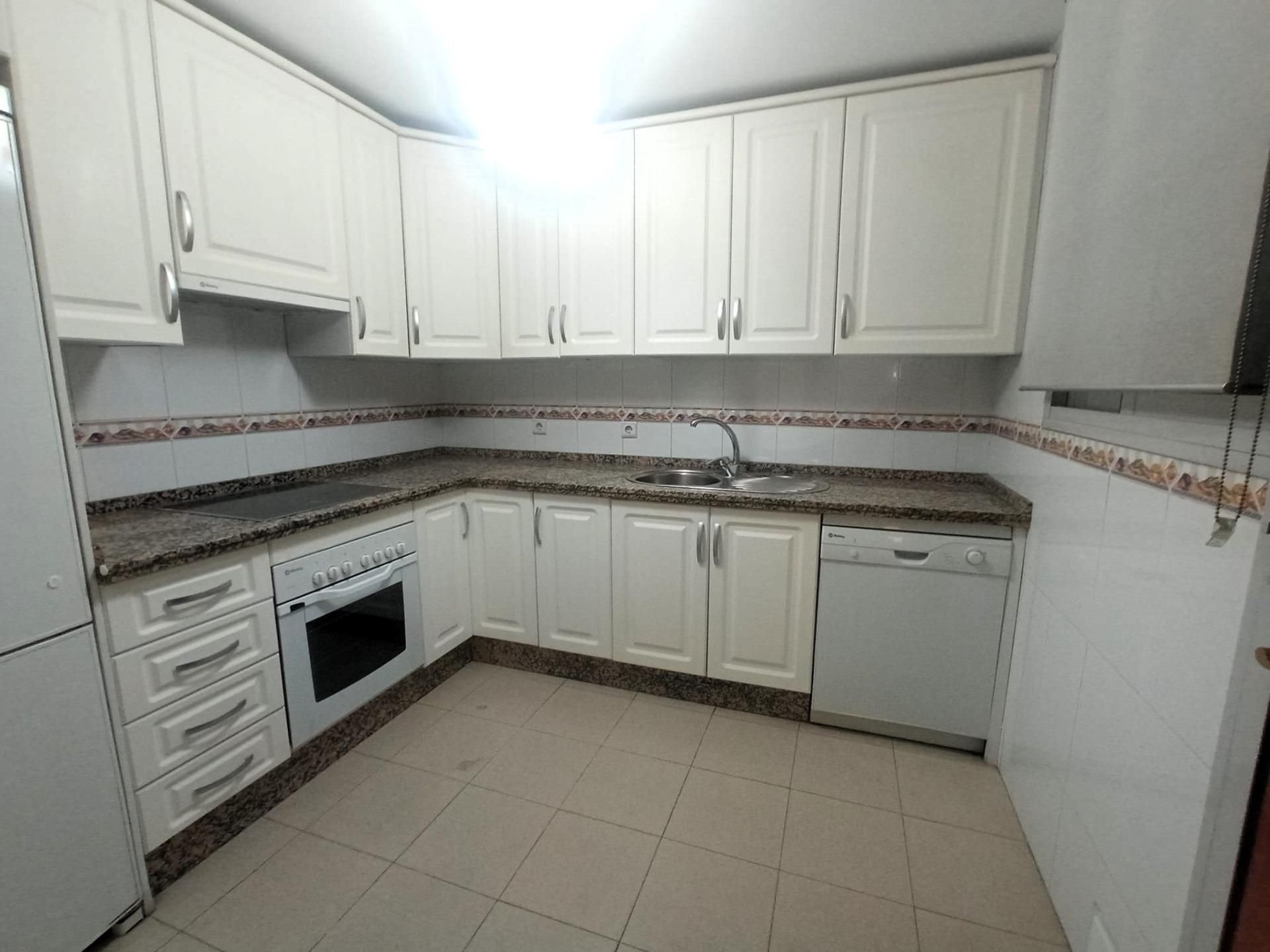 Kitchen of Flat to rent in  Sevilla Capital  with Air Conditioner, Heating and Terrace
