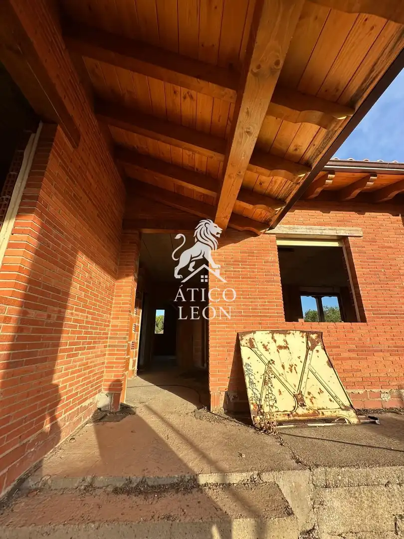 Exterior view of Houses for sale in Chozas de Abajo  with Private garden and Terrace