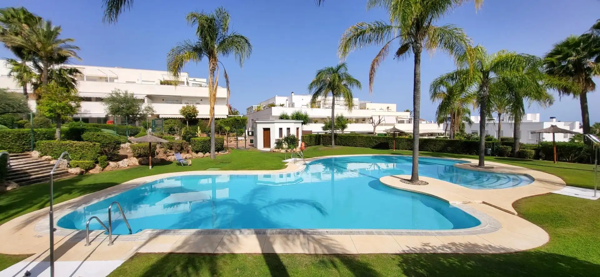 Piscina de Apartament de lloguer en Marbella amb Jardí privat, Terrassa i Moblat