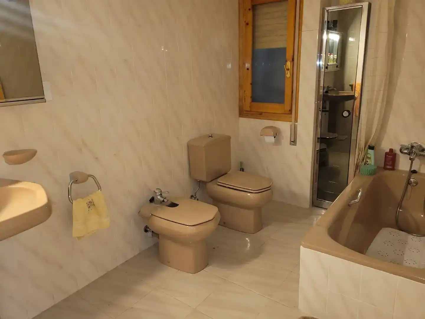 Badezimmer von Wohnung zum Verkauf in La Fresneda mit Klimaanlage, Privatgarten und Abstellraum