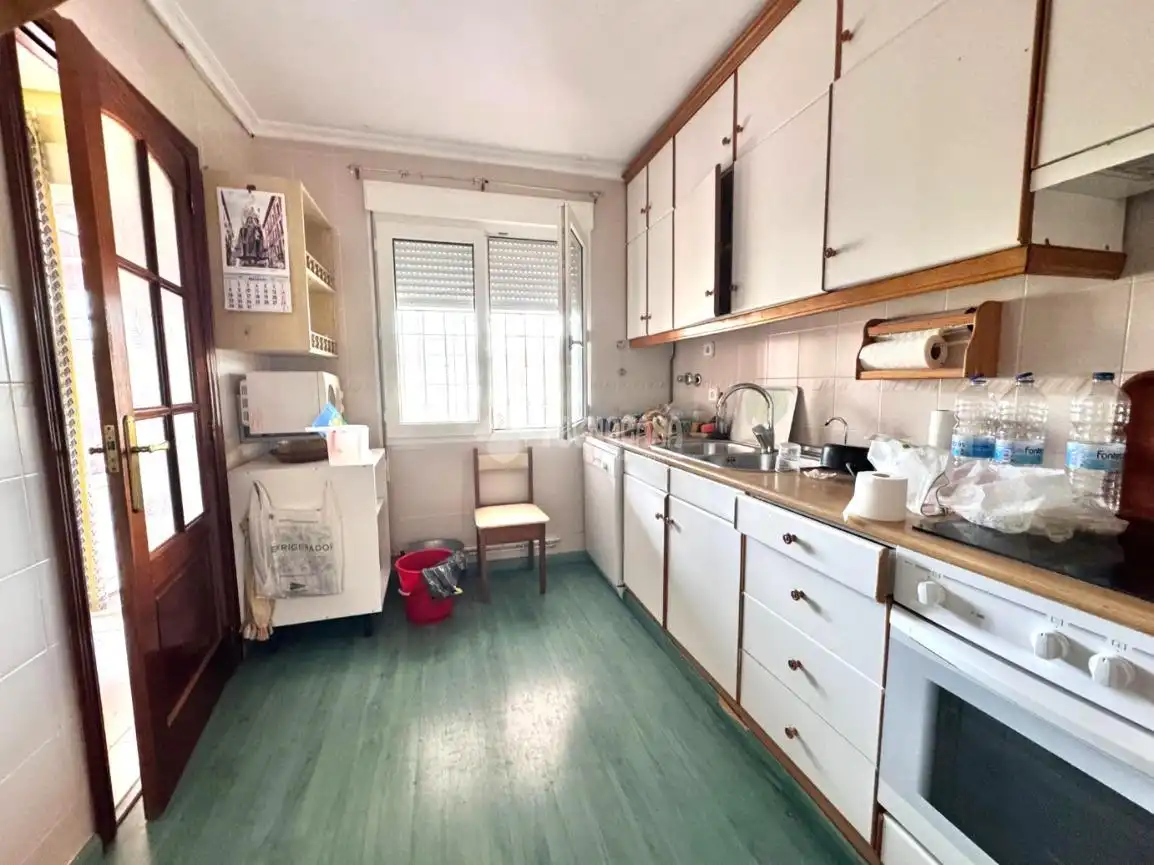 Kitchen of Houses for sale in Valladolid  with Air Conditioner, Parquet flooring and Furnished