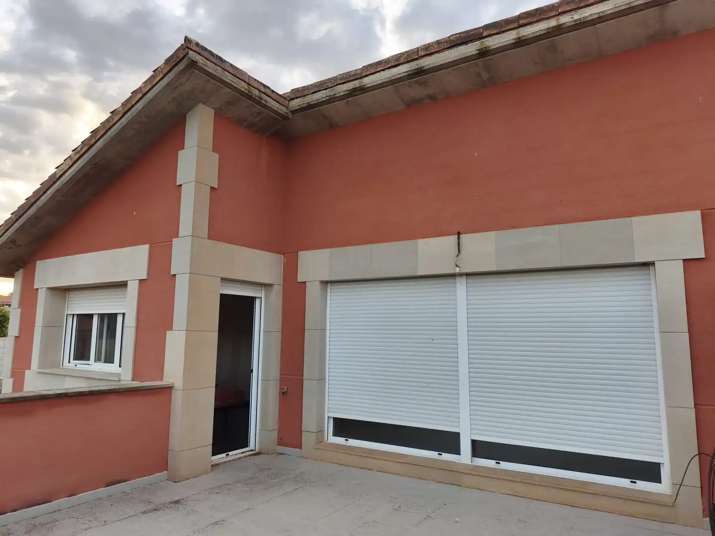 Vista exterior de Casa o xalet en venda en Navarrete amb Calefacció, Jardí privat i Terrassa